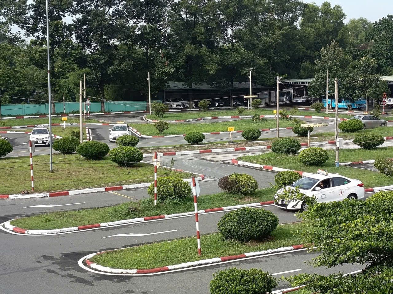 Học viên thực hành lái xe ô tô 2